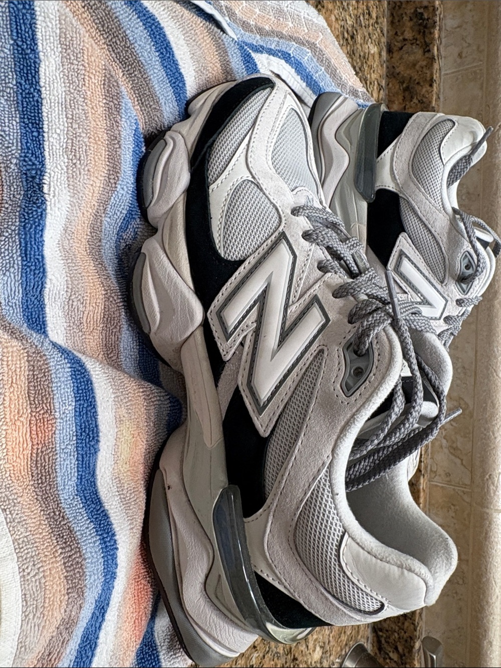 Like new, New Balance White, Gray & Black Chunky Running Sneakers
